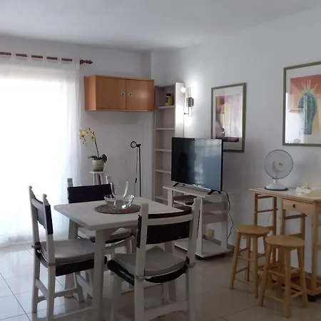 Modern With Sea View In 50 M² Chic Retreat Apartament *