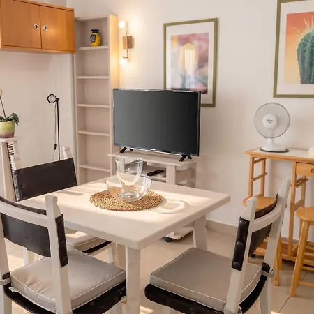 Modern With Sea View In 50 M² Chic Retreat Apartament *