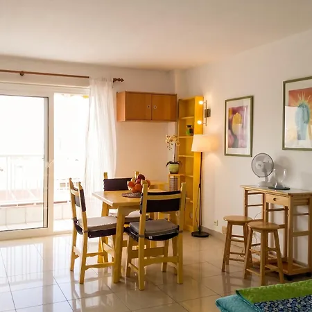 Modern With Sea View In 50 M² Chic Retreat Apartament *