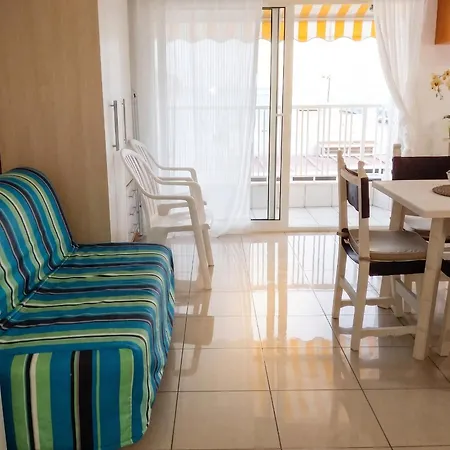 Apartament Modern With Sea View In 50 M² Chic Retreat *