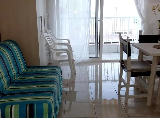 公寓 Modern With Sea View In 50 M² Chic Retreat *